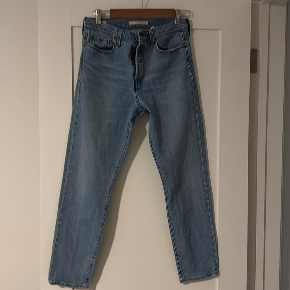 Levi’s Wedgie Button Fly - some stretch -1% elastane
99% cotton